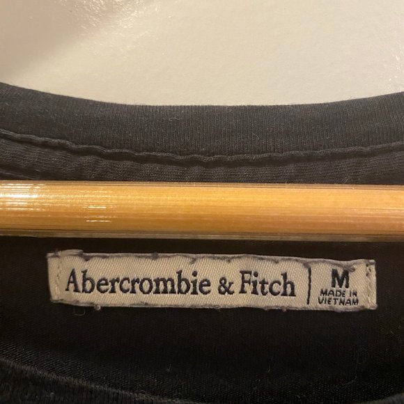 Woman's Abercrombie & Fitch Black Cap-Sleeve T-shirt in size M - Picture 3 of 3
